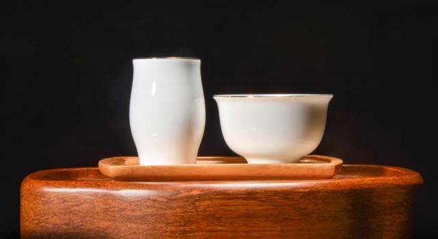 White Gilded Aroma Cup Set