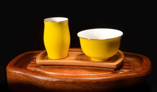 Yellow Gilded Aroma Cup Set