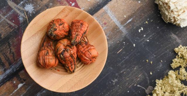 Blooming Yunnan Black Tea Pearls