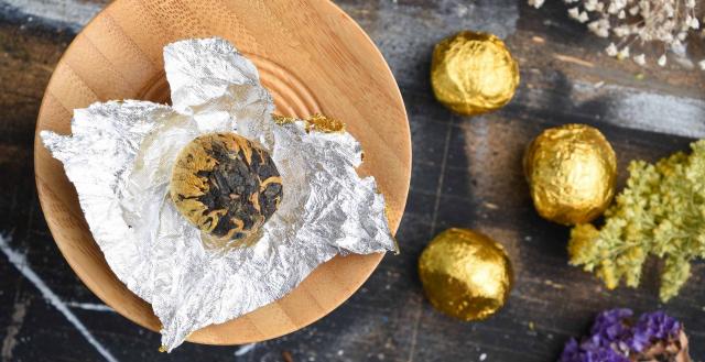 Black Tea Chrysanthemum Pearls