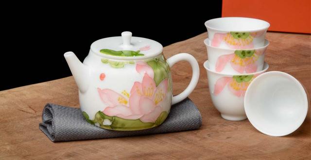 Famille Rose Tea Pot Set