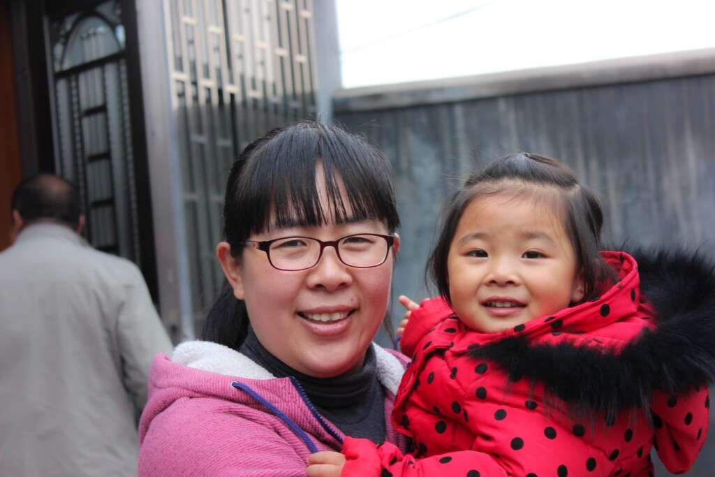 Laoshan tea farmer QingQing He and her daughter Niu Niu