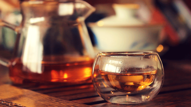 brewing black tea