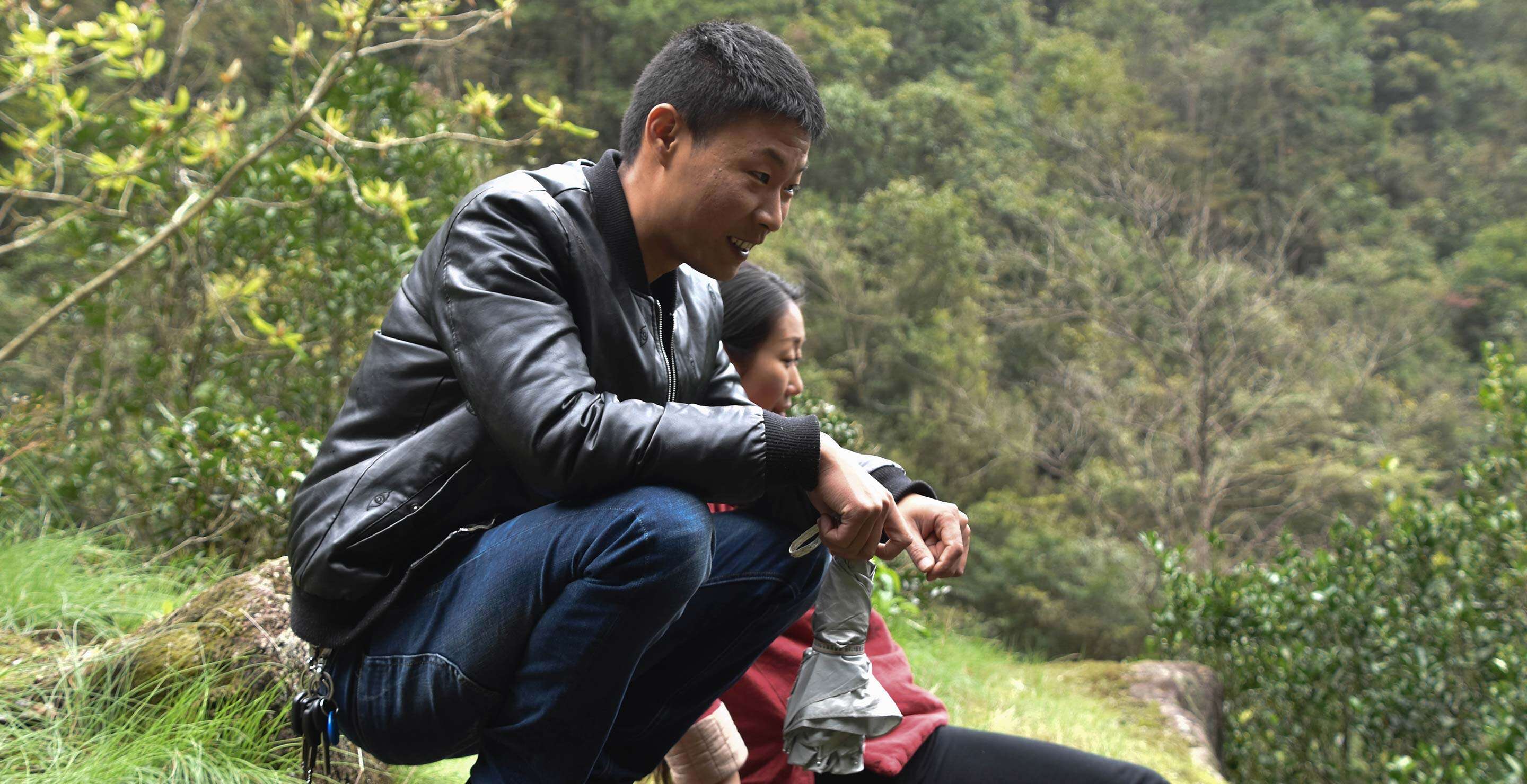 Li Xiangxi and her cousin relax at their family home in Tongmu